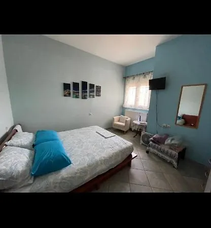 Seaside With Private Garden Apartament