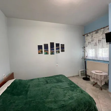 Seaside With Private Garden Apartament Néa Ankhíalos