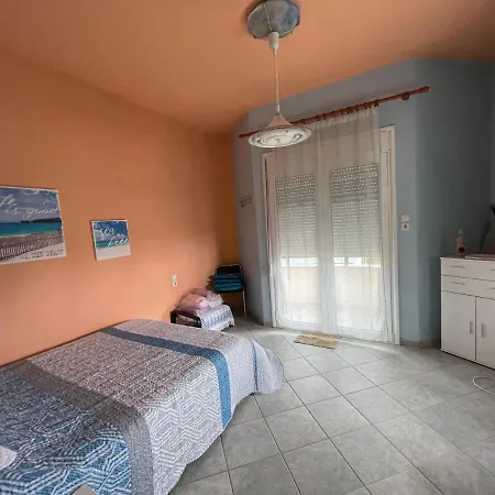 Seaside With Private Garden Apartment *