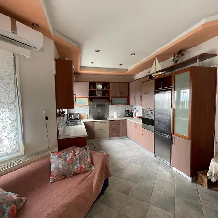 Seaside With Private Garden Apartment