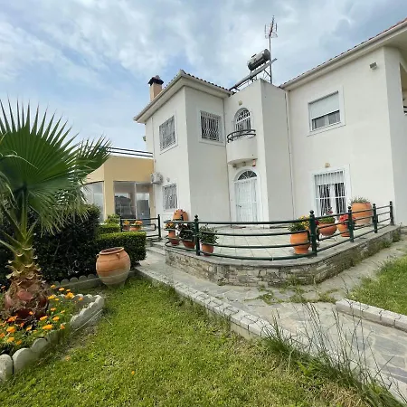 Seaside With Private Garden Apartment *